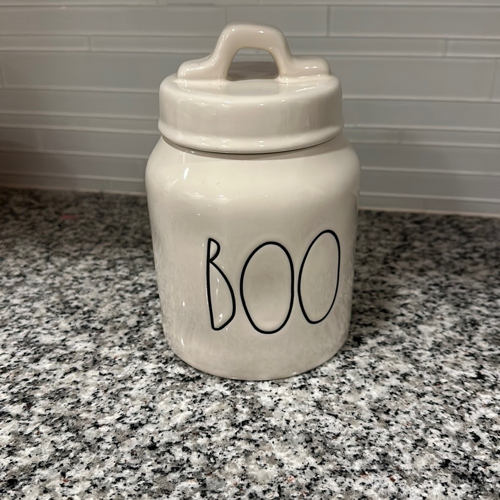 Rae dunn with baby boo canister